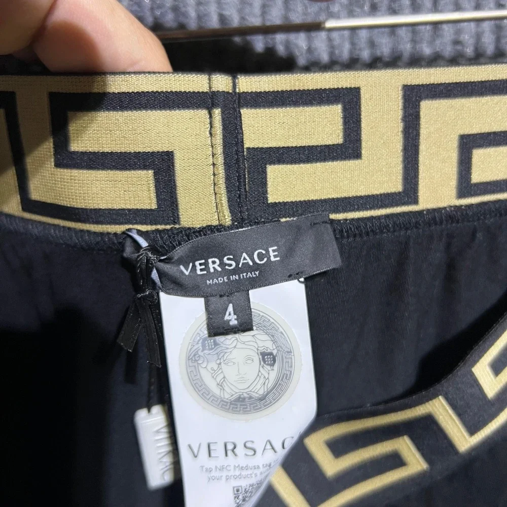 Versace greca border